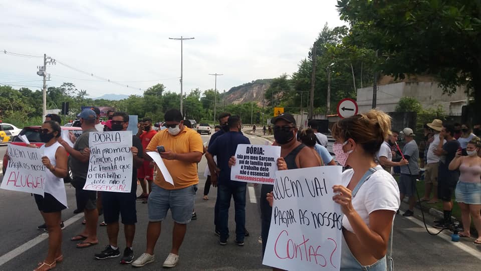 Manifestação na rodovia dos Tamoios quase termina em confusão e trânsito é liberado pela PRE