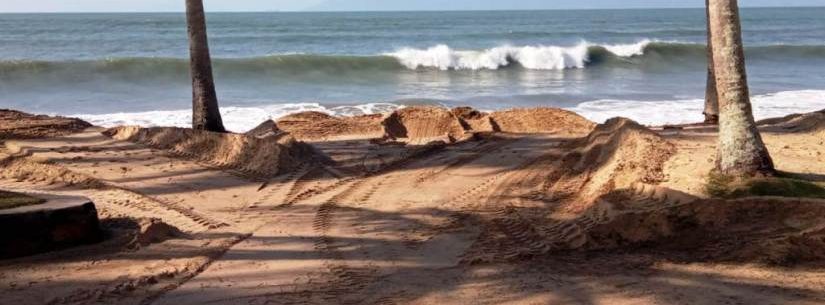 Prefeitura de Caraguatatuba devolve areia ao mar após forte ressaca na praia Martim de Sá