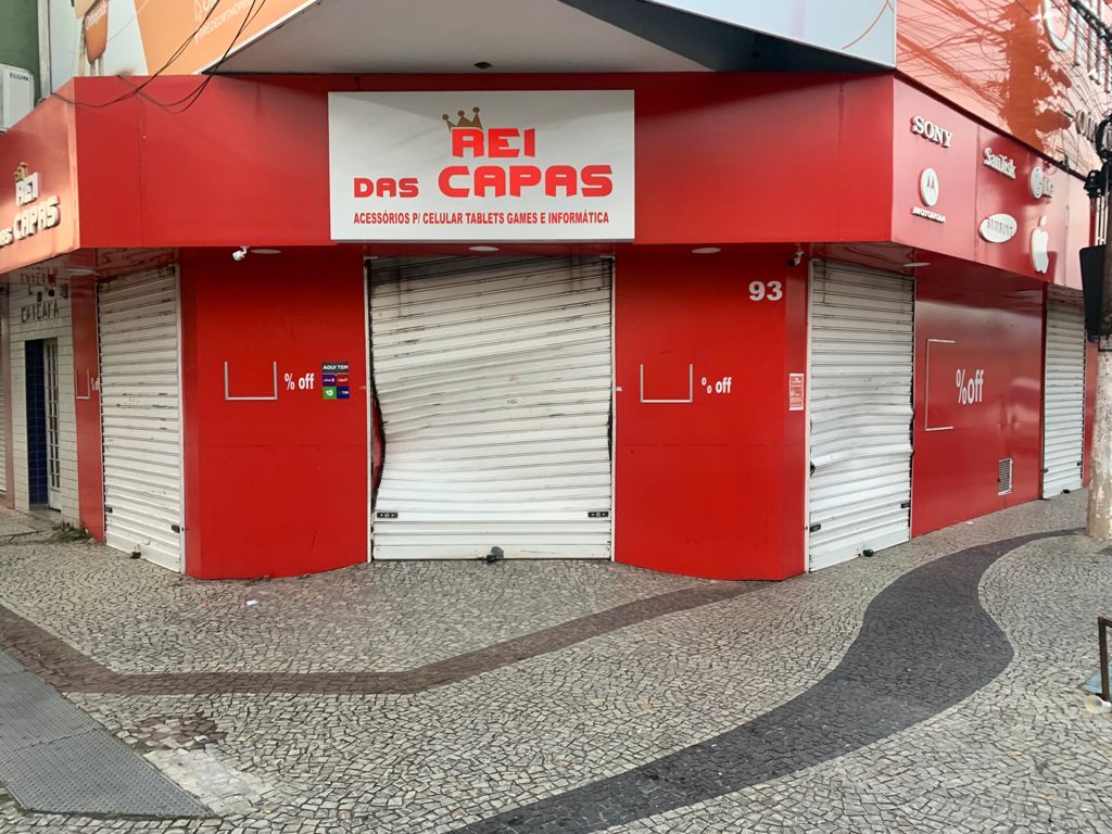 Após fim de ‘rolezinho’, portas de lojas são danificas na madrugada em Caraguatatuba