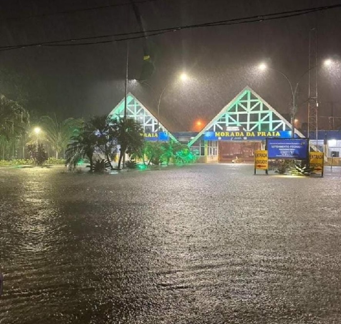 Vídeo: São Sebastião cancela carnaval e decreta calamidade pública depois das fortes chuvas