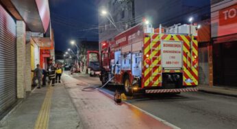 Pastelaria pega fogo no centro de Caraguatatuba